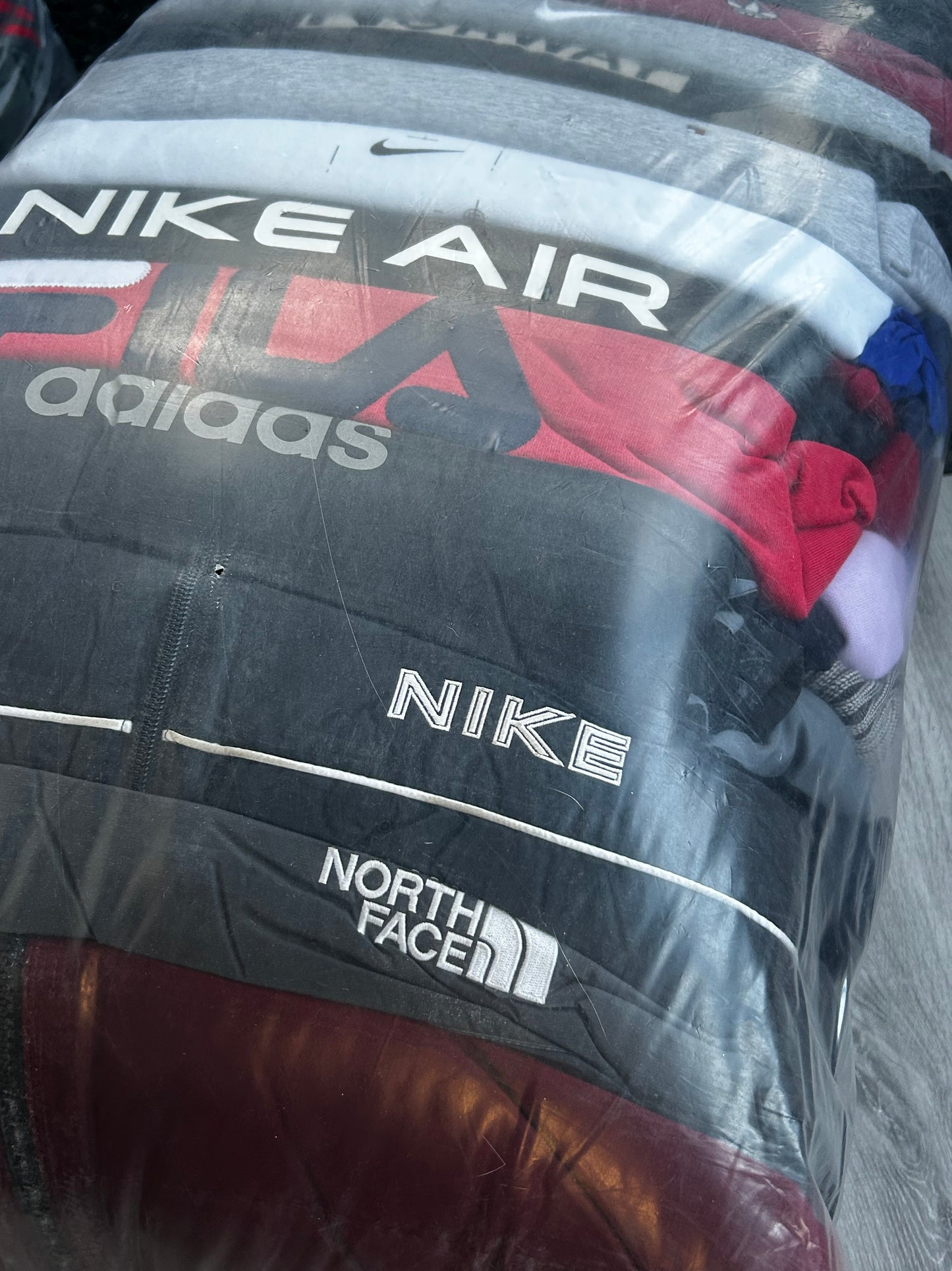 BALA DE 25KG DE ROPA VINTAGE PREMIUM